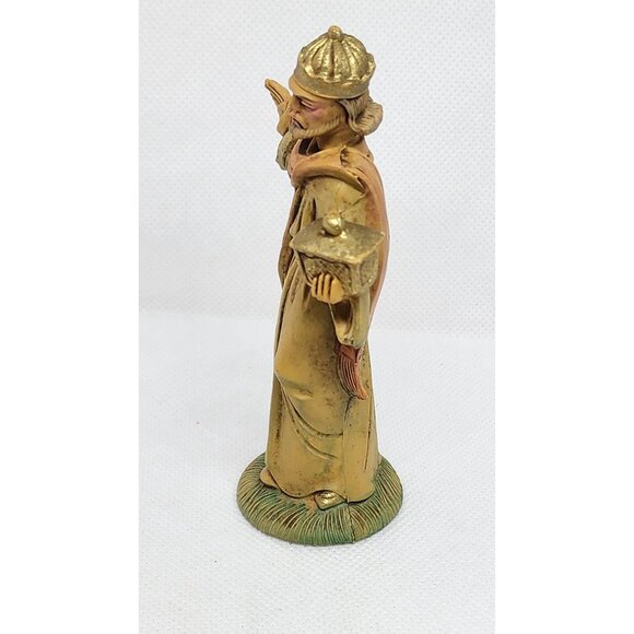 Vintage Depose Nativity Figurine – Italian-Made Man with Crown Holding Box - Picture 10 of 12